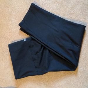 GapFit Blackout Maternity Leggings - Capri Length Size L